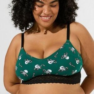 NWOT Torrid Green Skull & Cross Candy Canes Lightly Lined Lace Hem Bralette